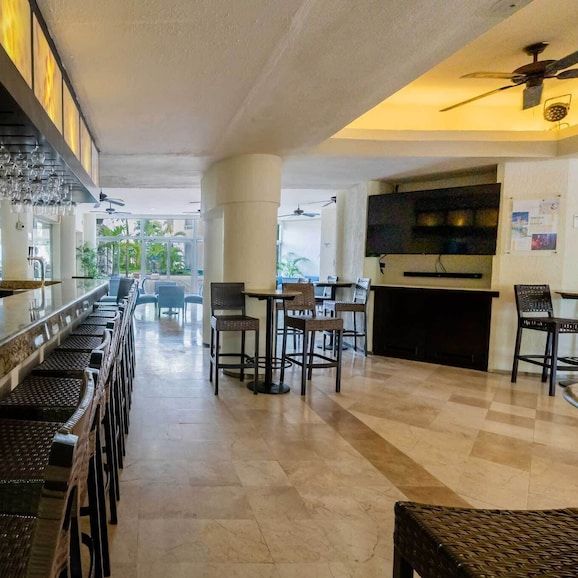Aquamarina Beach Hotel