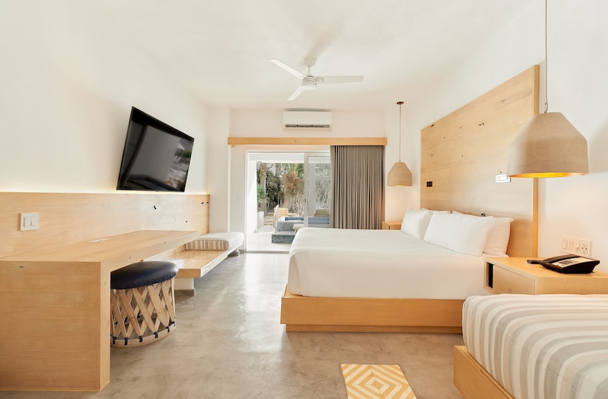 Bahía Hotel & Beach House