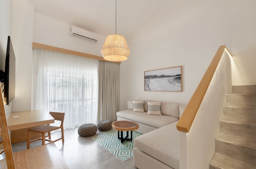 Bahía Hotel & Beach House
