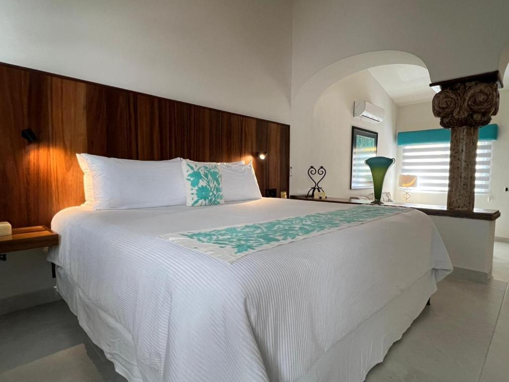 El Encanto Inn & Suites