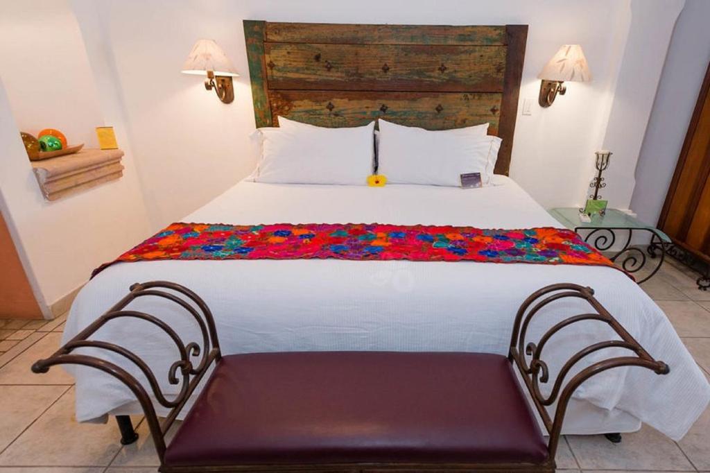 El Encanto Inn & Suites