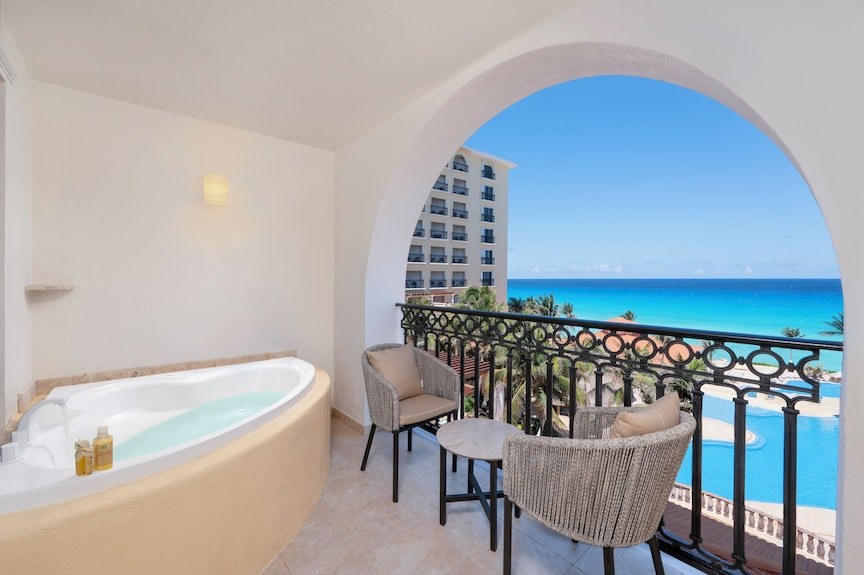GR Solaris Cancun