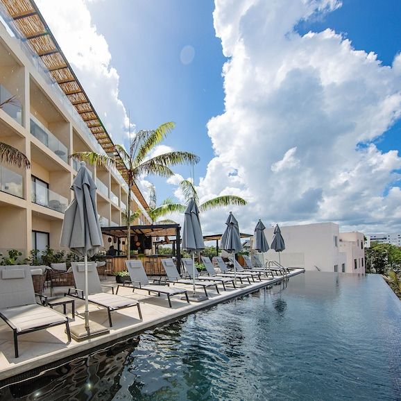 Hive Cancun by G Hotels