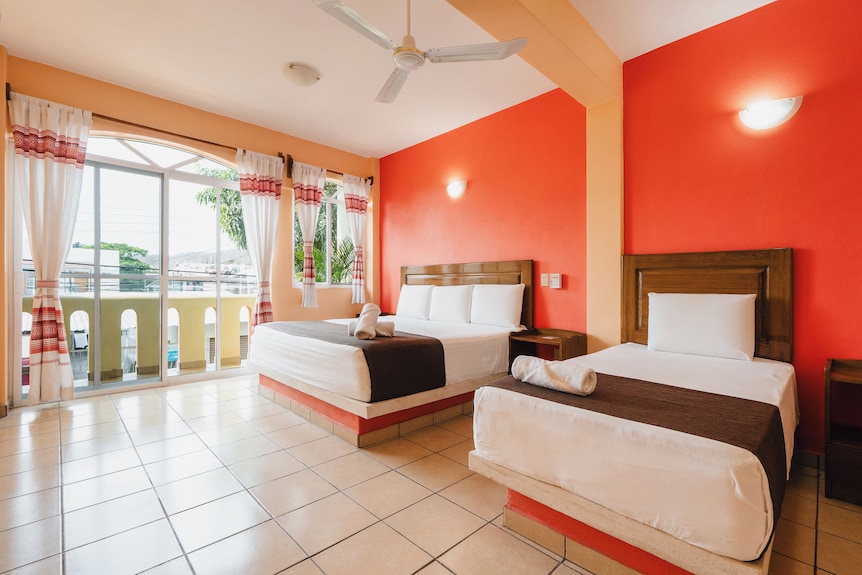 HOTEL CASA PALMARES