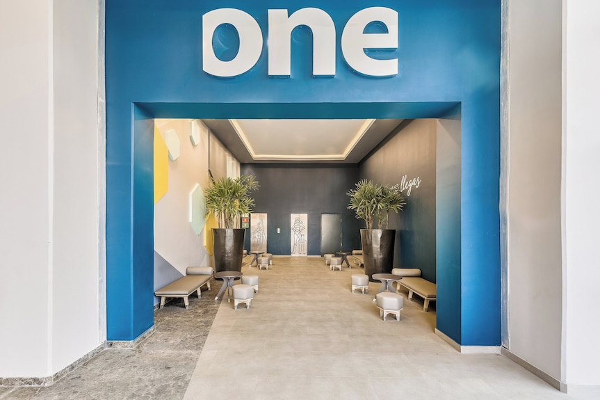 Hotel One Acapulco Costera