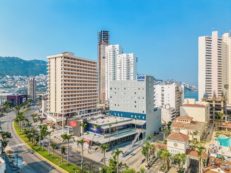 Hotel One Acapulco Costera