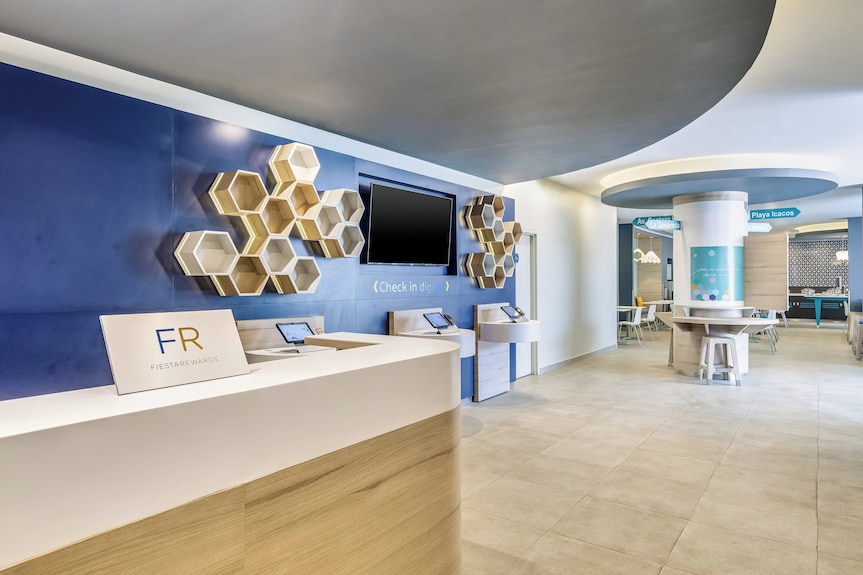 Hotel One Acapulco Costera
