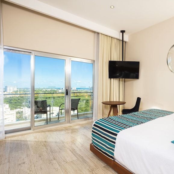 Krystal Urban Cancun & Beach Club