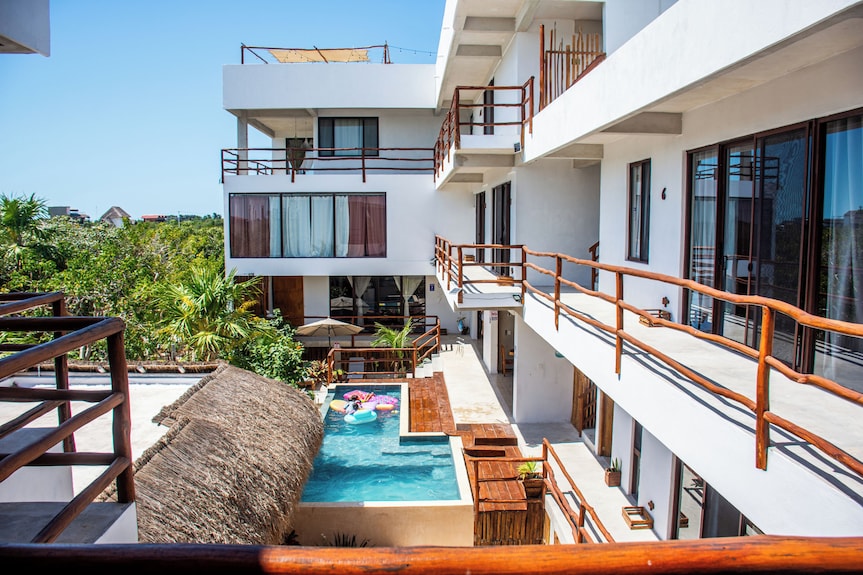 LaFamilia Casa and Suites