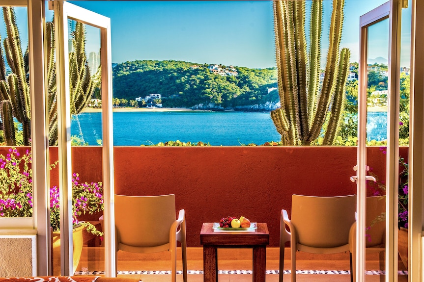 Las Brisas Huatulco – All Inclusive