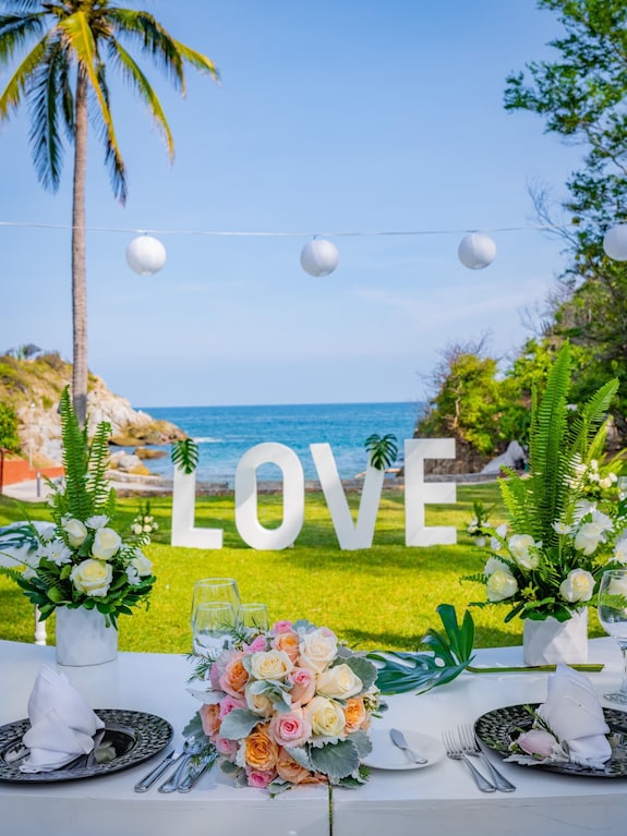 Las Brisas Huatulco – All Inclusive