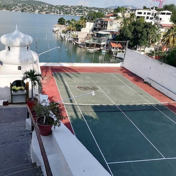 Marina Palace Tequesquitengo