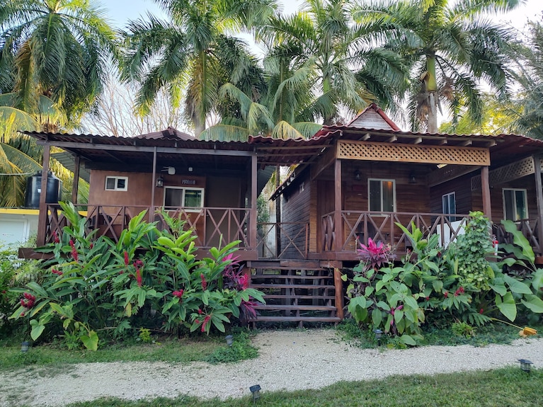 Papitos Bacalar Marina & Cabañas