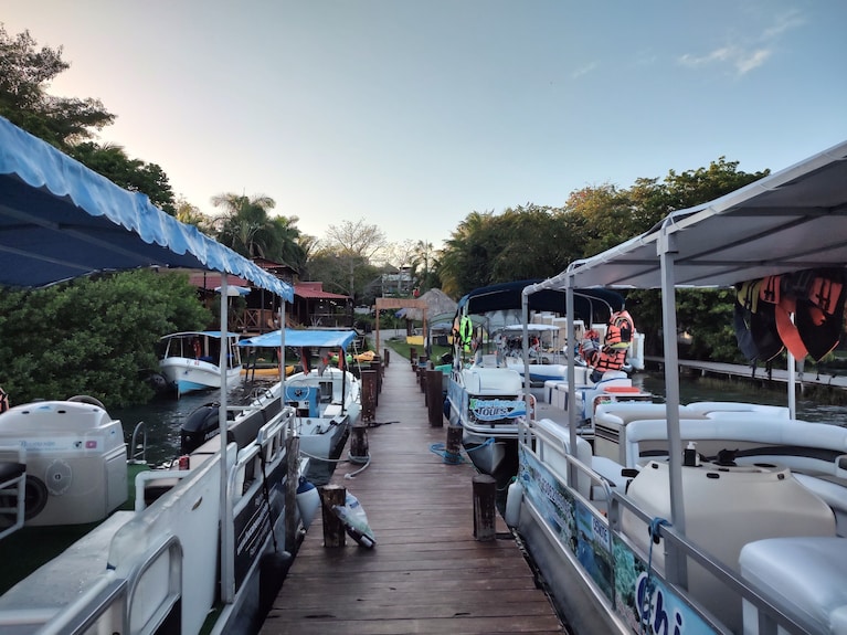 Papitos Bacalar Marina & Cabañas