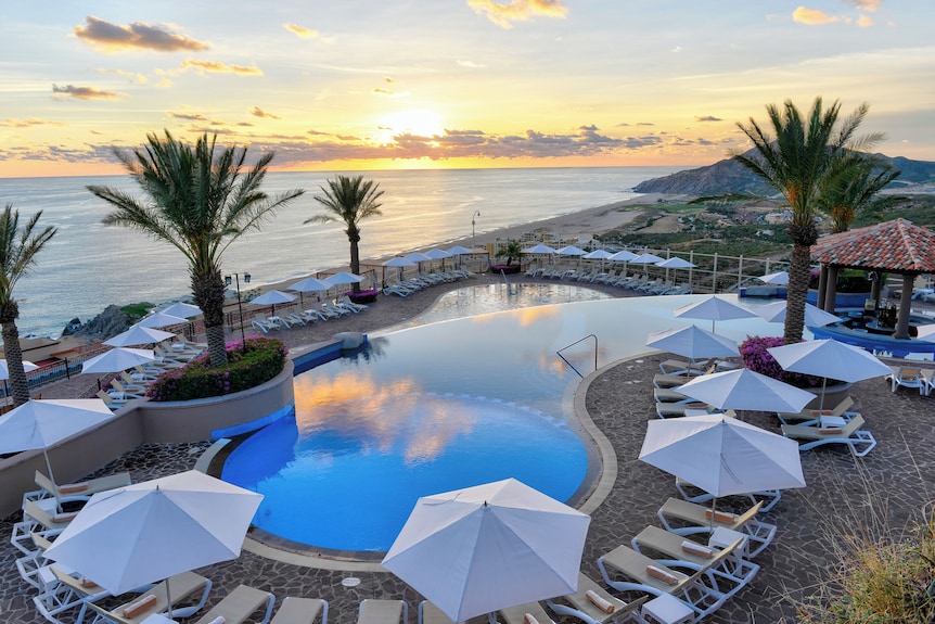 Pueblo Bonito Sunset Beach Golf & Spa Resort
