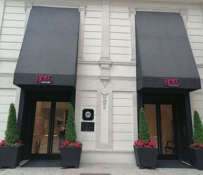 Rose Hotel