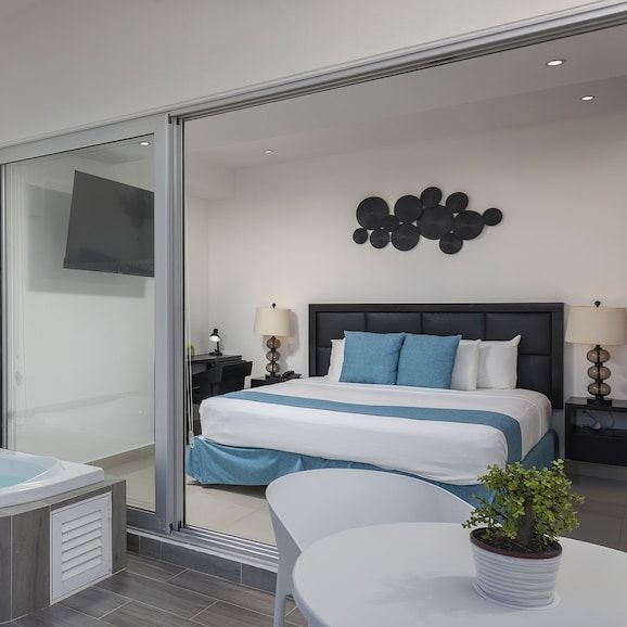 Suites Malecon Cancun