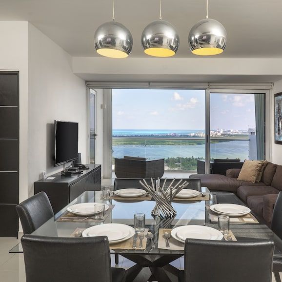 Suites Malecon Cancun