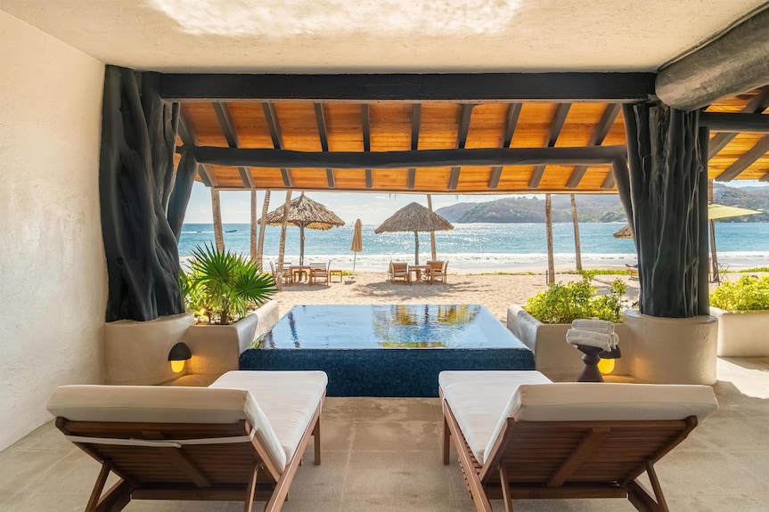 Thompson Zihuatanejo