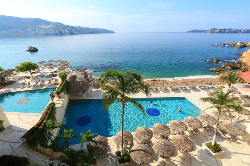 Las Torres Gemelas Suites & Beach Resort