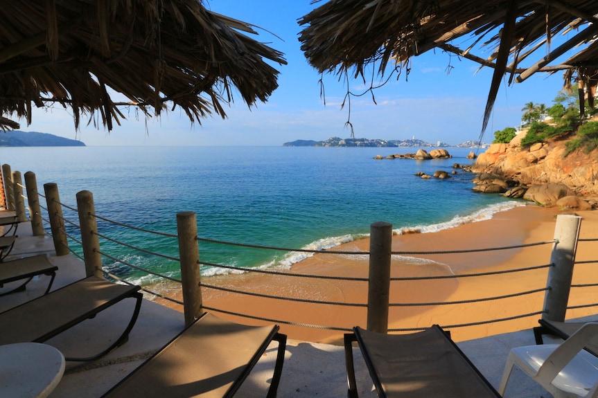 Las Torres Gemelas Suites & Beach Resort