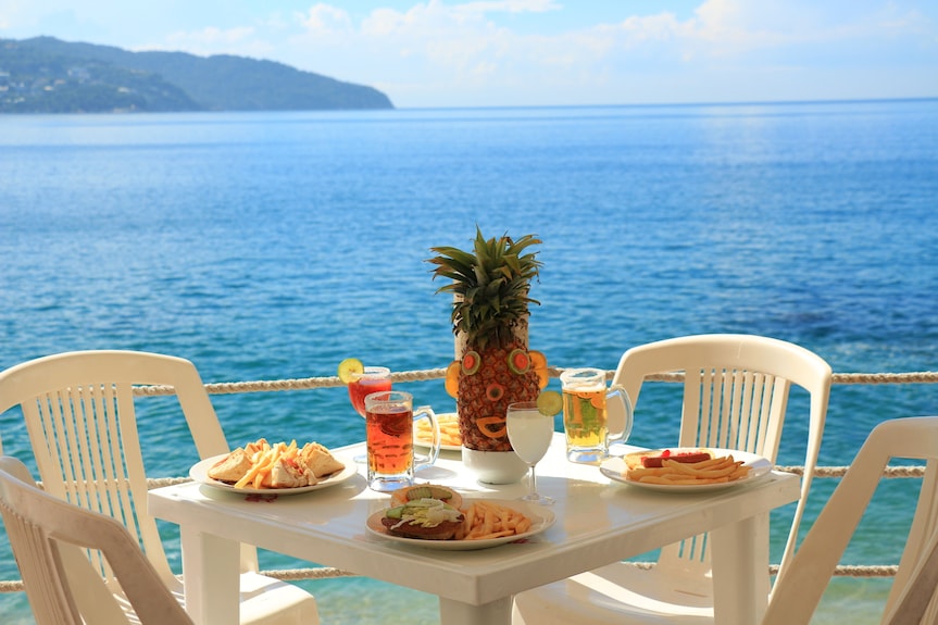 Las Torres Gemelas Suites & Beach Resort