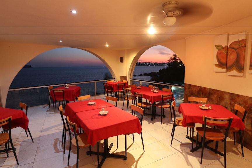Las Torres Gemelas Suites & Beach Resort